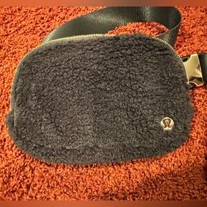 lululemon athletica Black Fleece Belt Bag